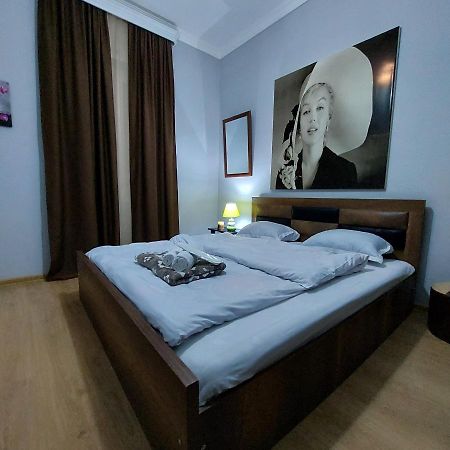 Guesthouse Different Тбилиси Экстерьер фото